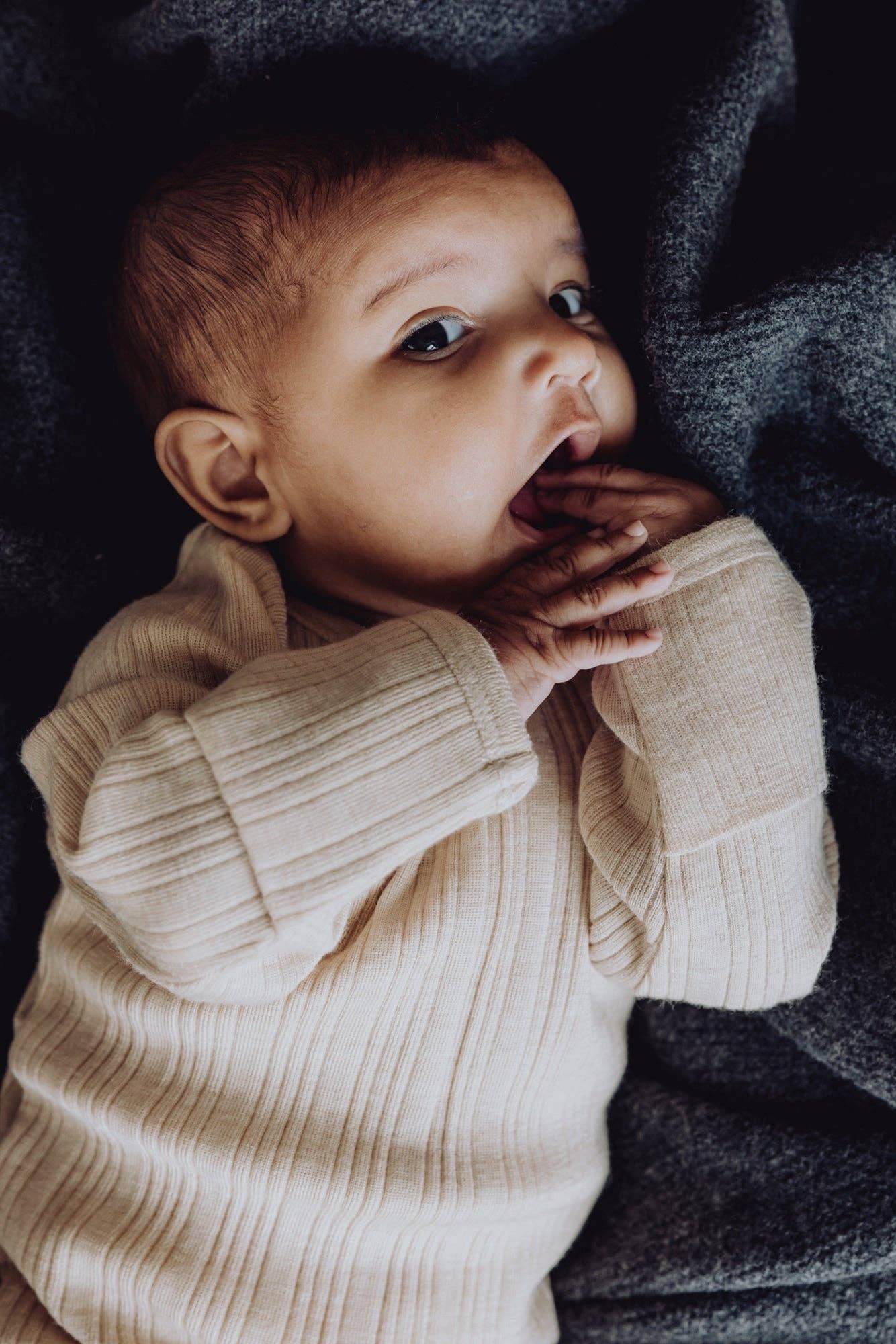 Bodysuit aus Wollripp, Größe L/S, - 0-3 Monate