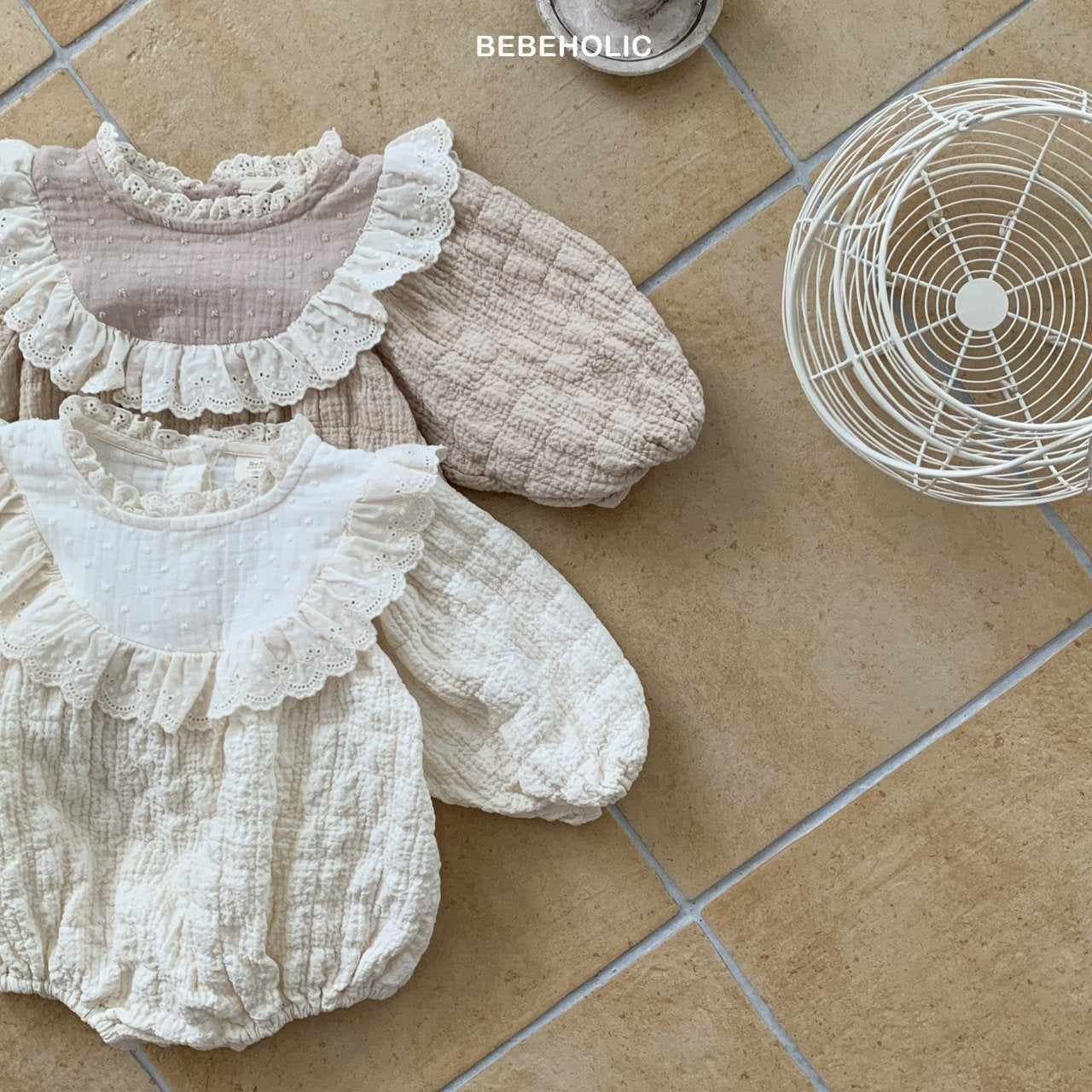 Lace Frill Bodysuit für Babys – Romantischer Baby-Body mit Spitzenrüschen