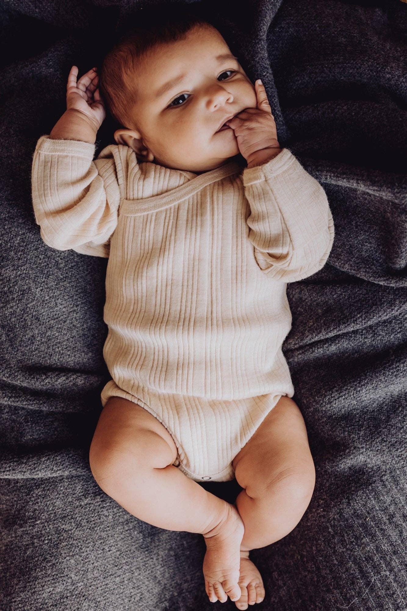 Bodysuit aus Wollripp, Größe L/S, - 0-3 Monate