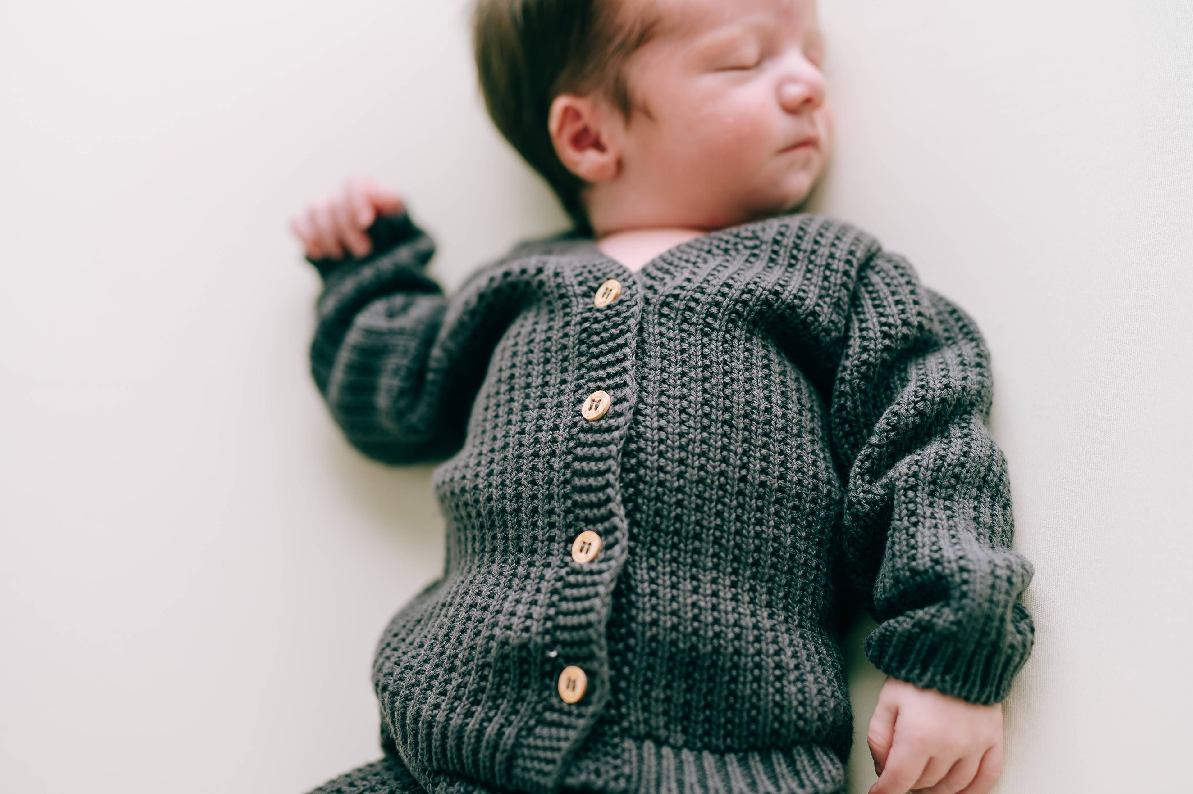 Dunkelgraue gerippte Jacke: 3-6 Monate