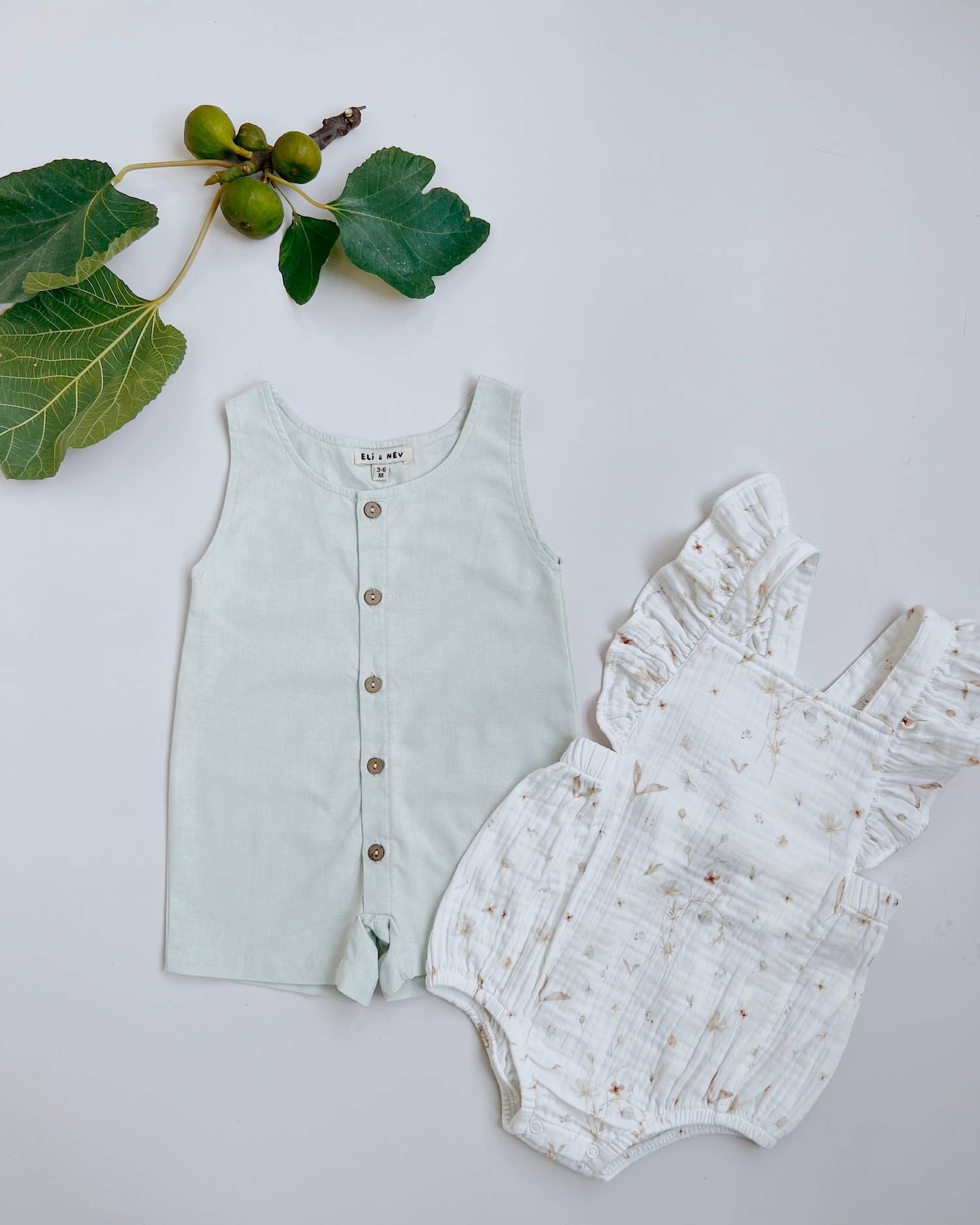 LUNA Romper - Weiß mit Blumendruck * Baby-Musselin-Strampler aus 100% Baumwolle